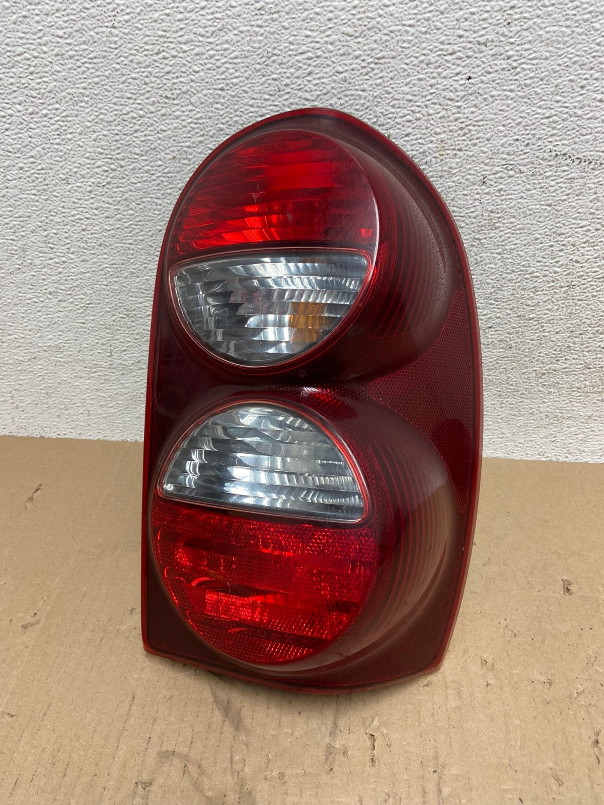 2005 2006 2007 Jeep Liberty Right Passenger Rh Side Tail Light AE7327 LK0