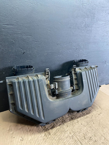 2007 to 2010 Bmw E70 X5 4.8L Engine Air Intake Filter Hosuing OEM D2767 DG11