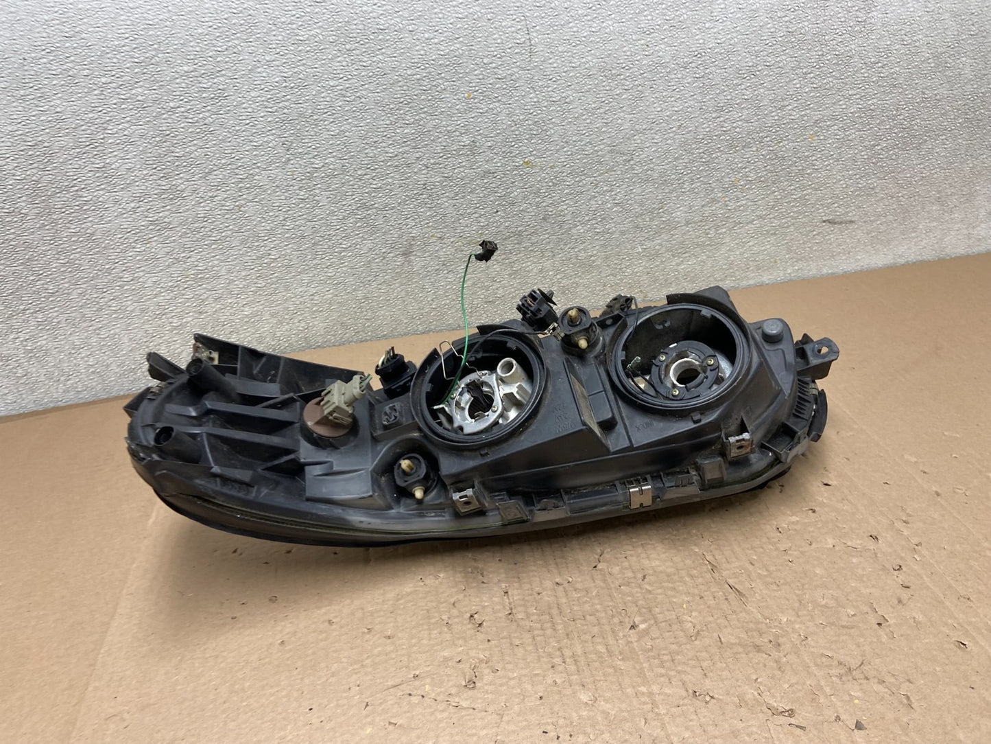 2001 2002 2003 2004 Volvo V70 XC70 Right Passenger Rh Headlight OEM AB2531 DW5