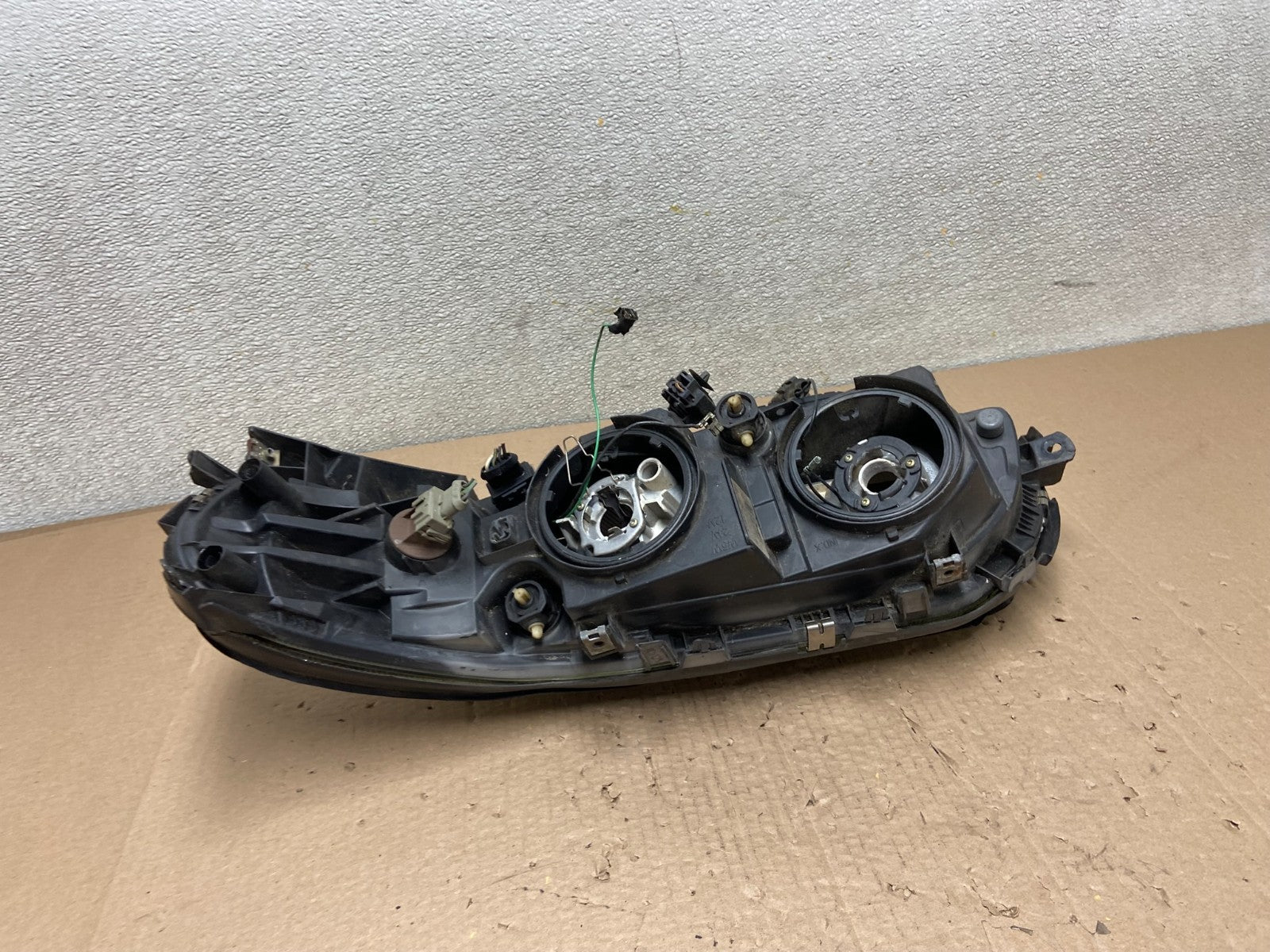 2001 2002 2003 2004 Volvo V70 XC70 Right Passenger Rh Headlight OEM AB2531 DW5