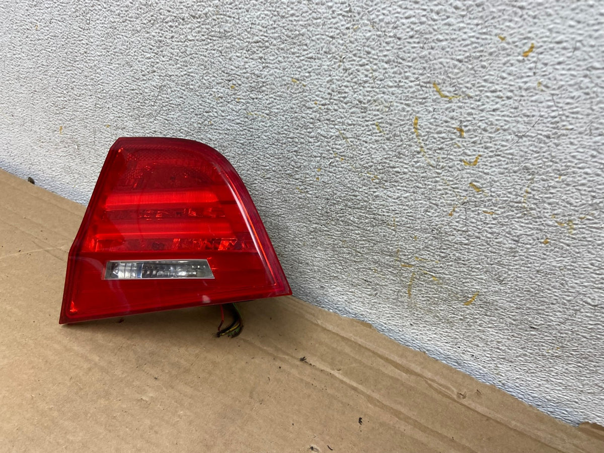 2009 2010 2011 BMW 3 328i 335i E90 Right Passenger RH Tail Light Inner AH8353 LK2