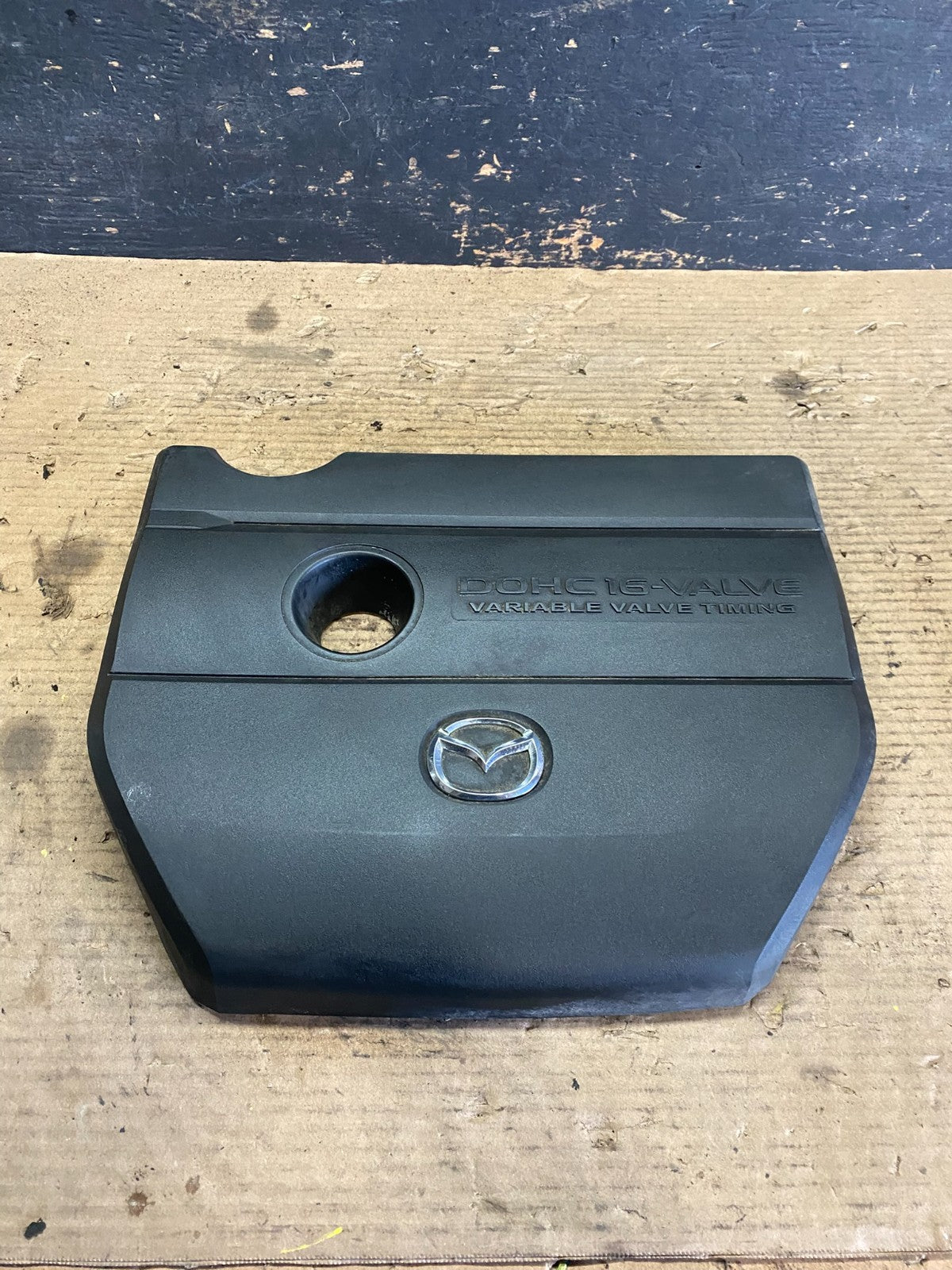 2004 to 2008 Mazda 3 DOHC 16 VALVE Engine Shield Top Cover Oem s5898 DG10
