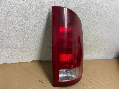 2002 to 2006 Dodge Ram 1500 Right passenger Rh side Tail Light AH0615 LK1