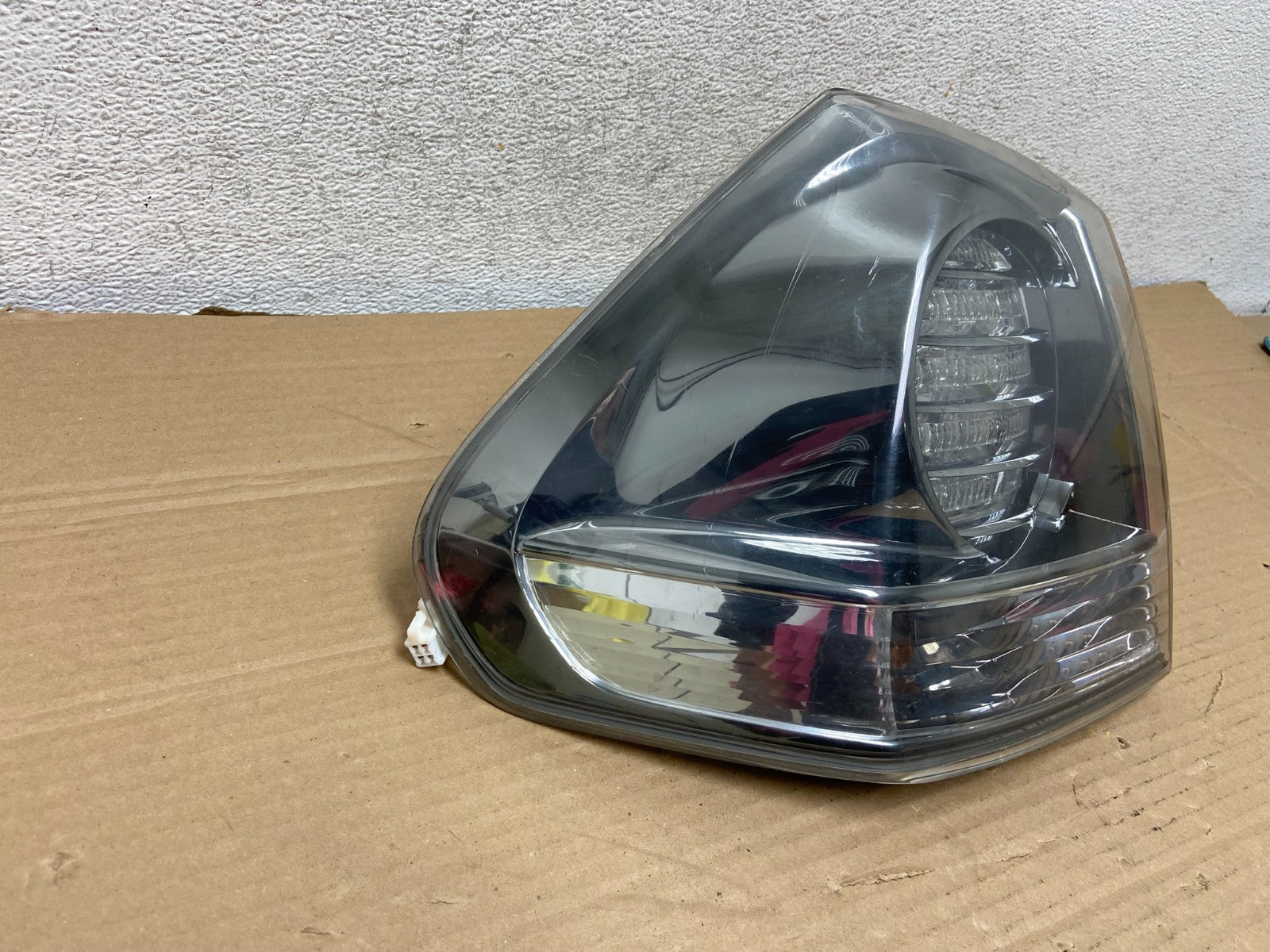 2006 to 2007 Lexus RX400H Left Driver LH Side Tail Light AG8916 DW1