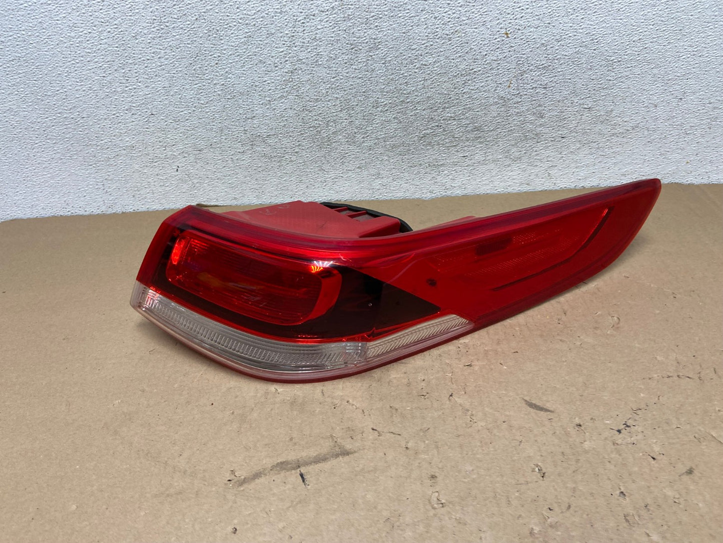 2016 to 2020 Kia Optima Right Passenger RH Side Tail Light AG4117 LK0