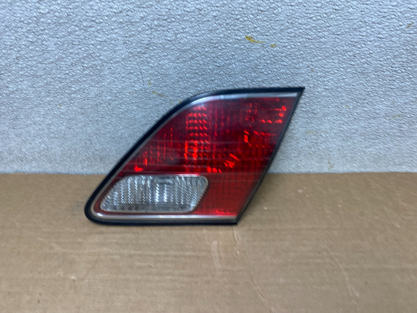 2002 2003 2004 Lexus Es300 Es330 Right Passenger Inner Tail Light Oem Z1293 DW0