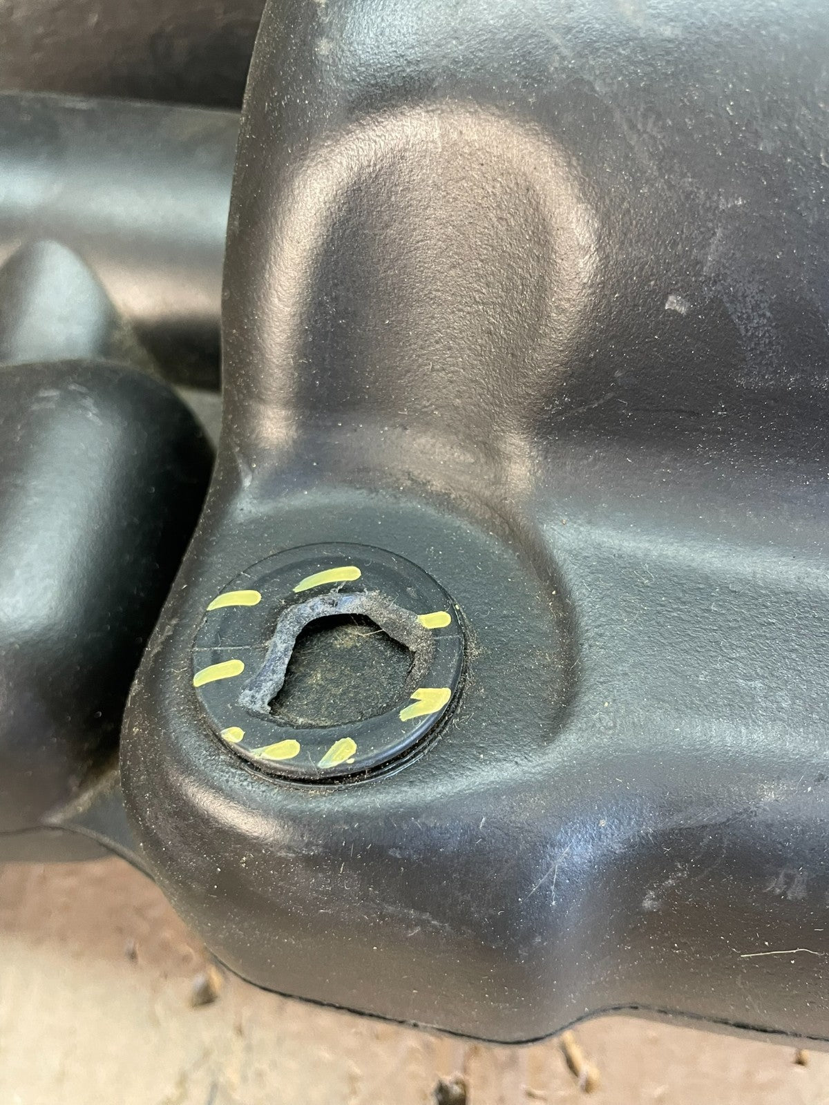 2011 - 2013 Dodge Durango 3.6L Resonator Air Intake Tube AE0750 DG5