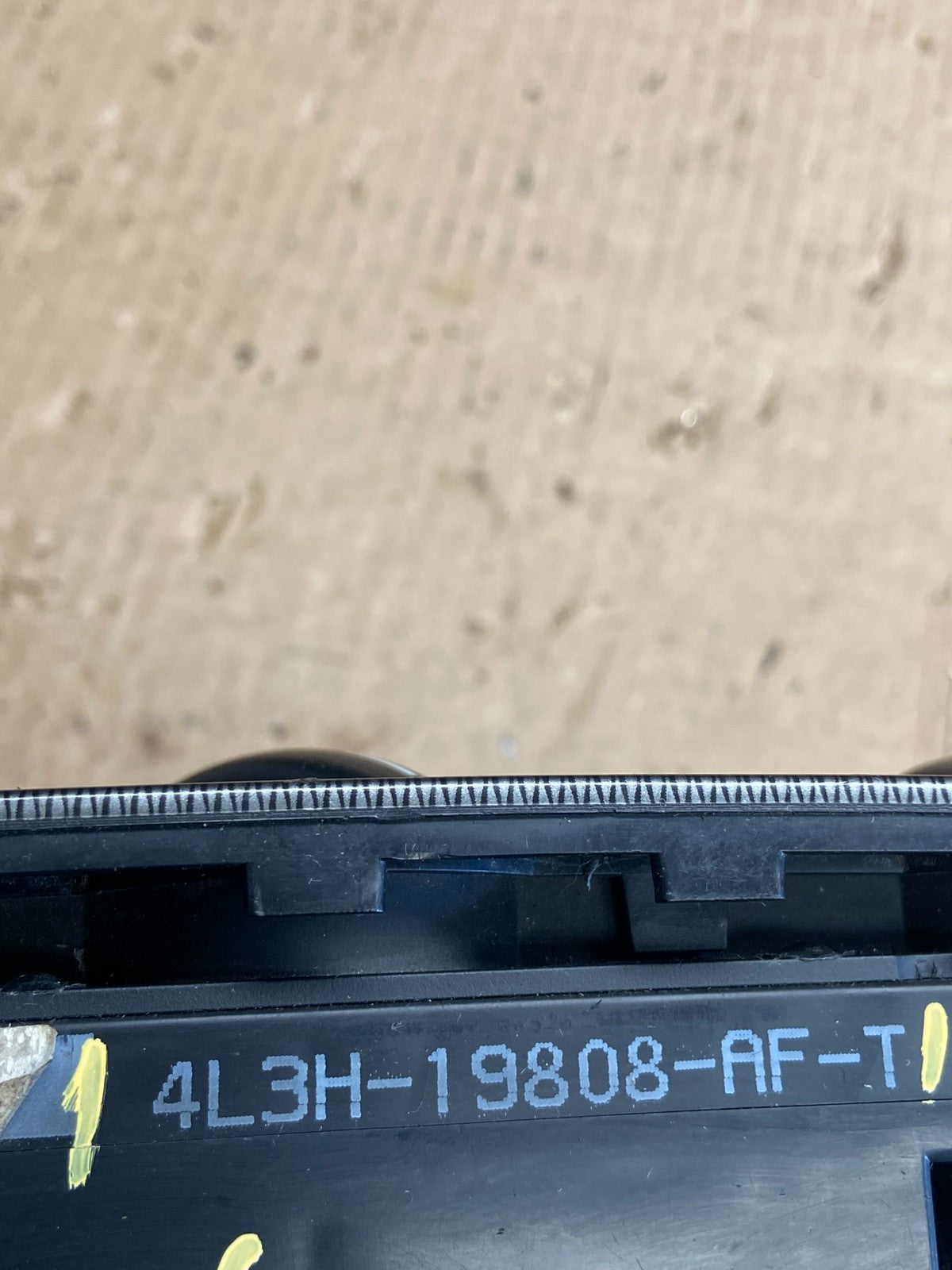 2004 to 2008 Ford F150 Radio Climate Dash Bezel Surround Black ae3996 DG6