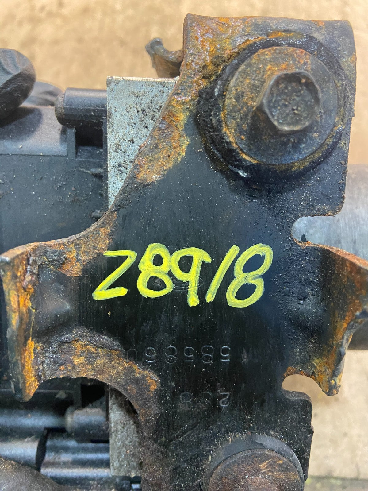 2014 2015 FORD E350 Van  ABS Anti Lock Brake Pump Module Z8918 DG7