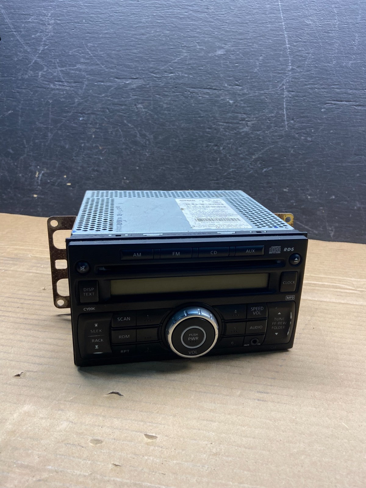 2013 - 2017 Nissan NV200 AM/FM Radio CD Player AM/FM AE2535 DG0