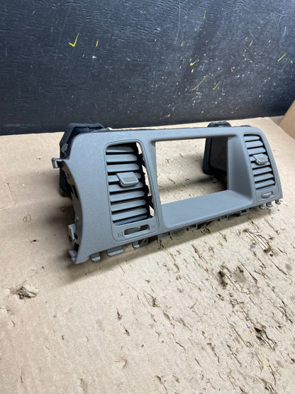 2009-2010 Nissan Murano Radio Center Console Display Bezel Air Vent T8699 DG1