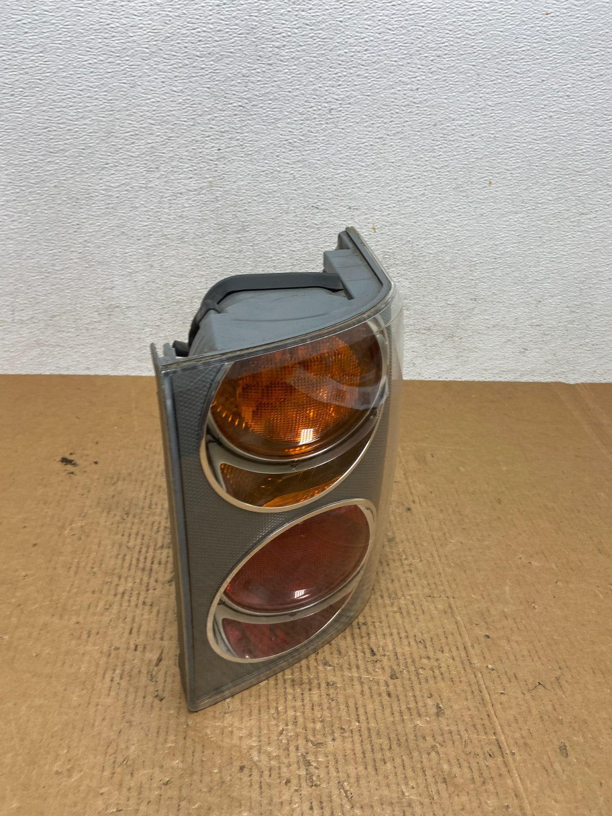 2003-2005 Land Rover Range Rover L322 Right Passenger Tail Light AE0418 DW2