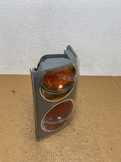 2003-2005 Land Rover Range Rover L322 Right Passenger Tail Light AE0418 DW2