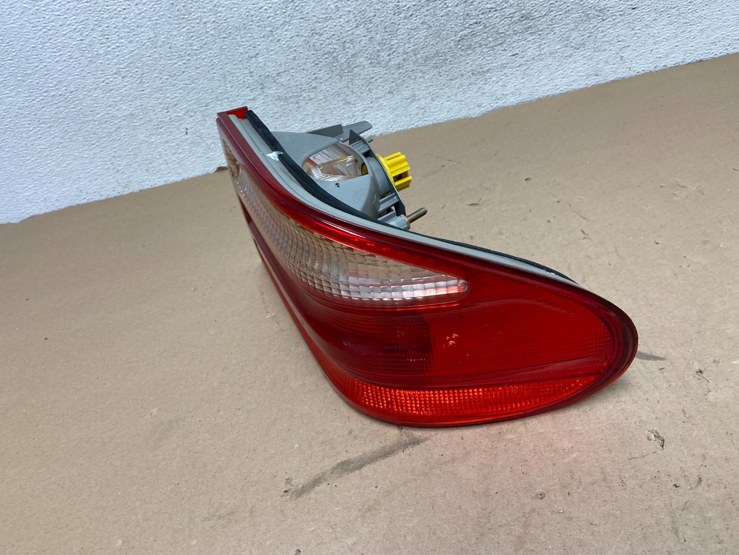 2000-2002 Mercedes-Benz E-CLASS E430 Right Passenger Side Tail Light AG34121