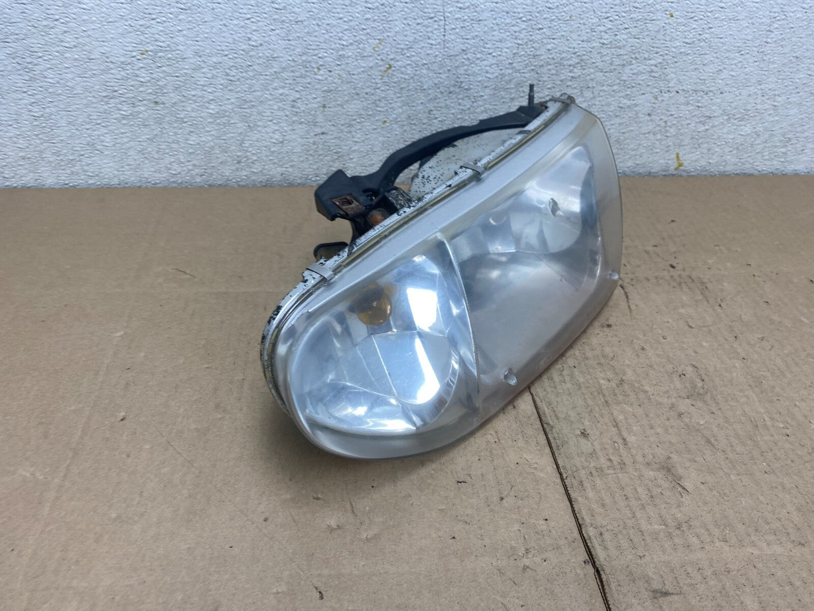 1999 to 2002 Mercury Villager Left Driver LH Side Headlight M5654 DW2