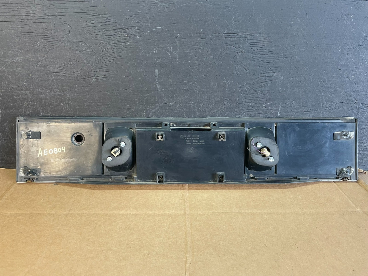 1990 Dodge Spirit Center Trunk Tail Light Lamp Lid Panel AE0804 DG3