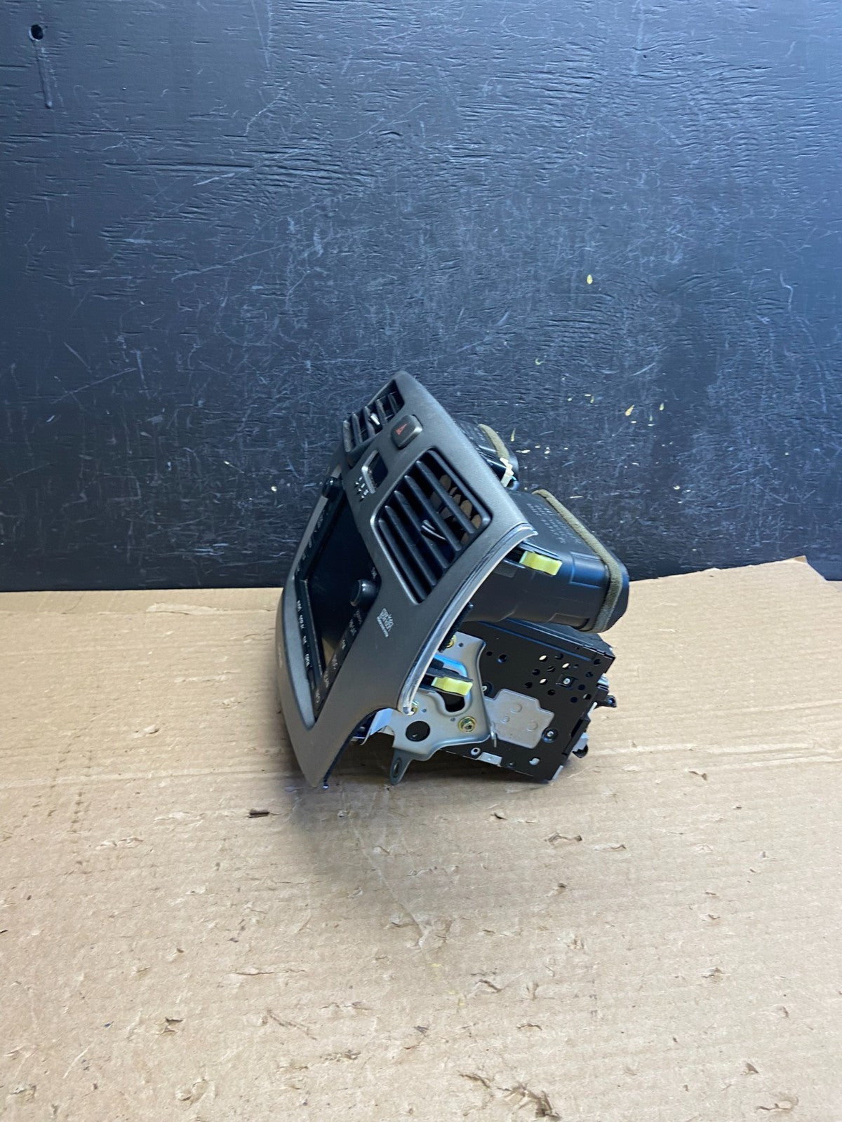 2004 to 2006 Lexus ES330 Es300 Radio Screen Receiver CD Air Vent AF2676 DG2