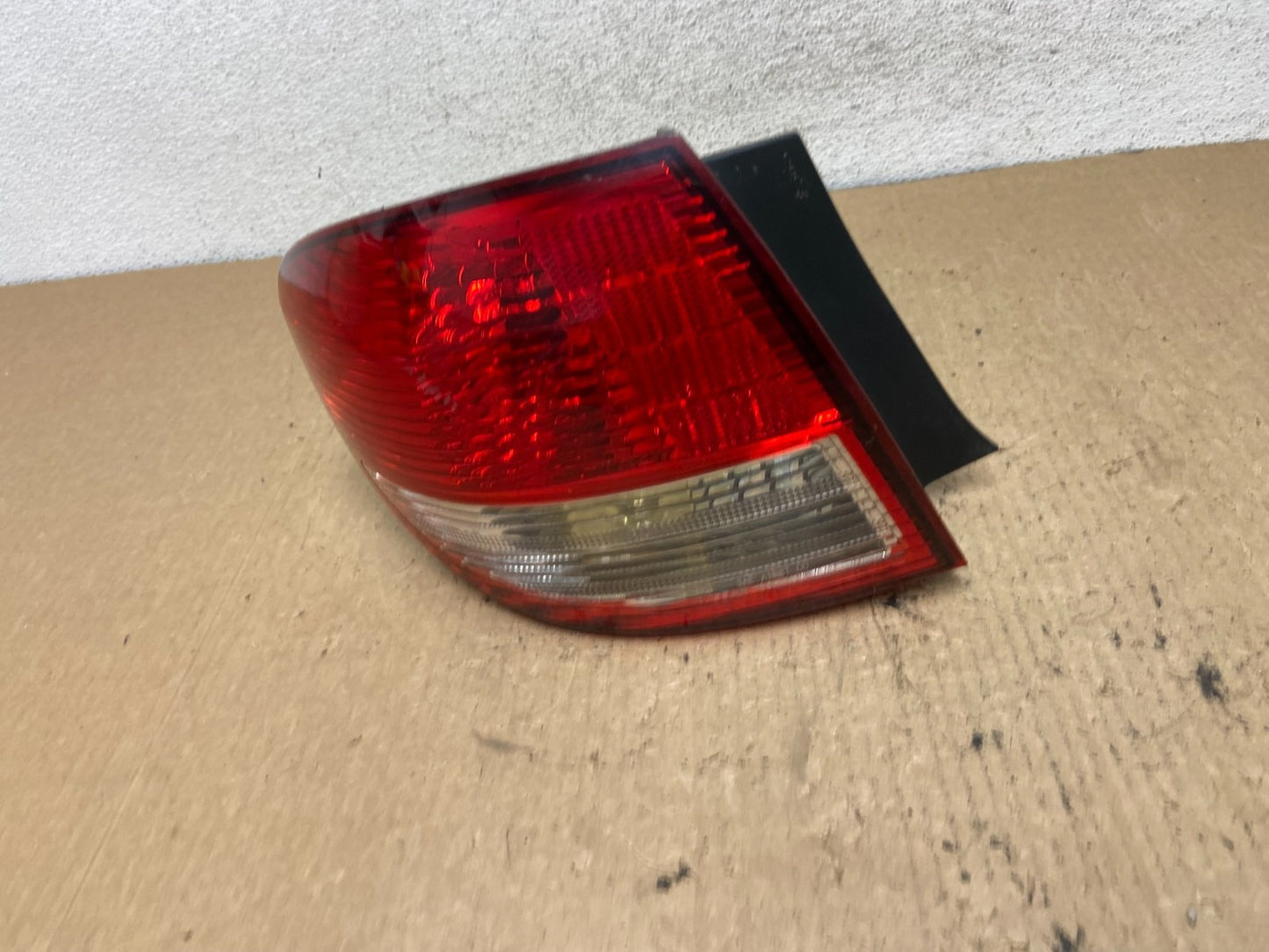 2002 2003 2004 Infiniti I35 Left Driver LH Side Tail Light AG2468 DW0