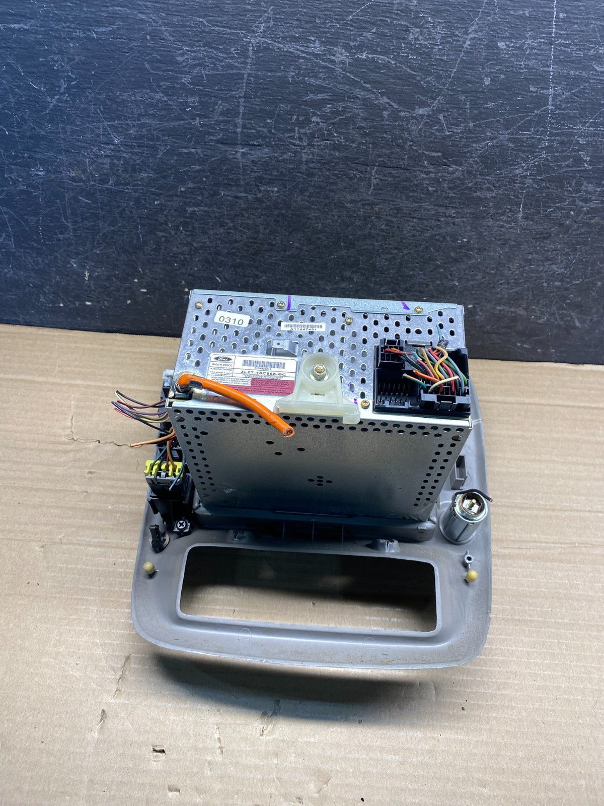 2001 - 2004 Ford Explorer Radio CD Player AM/FM ah9927 DG5