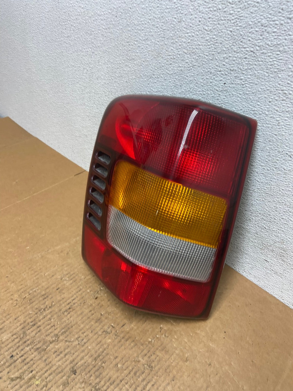 1999 - 2004 Jeep Grand Cherokee WJ Left Driver Lh Tail Light AE1330 LK1