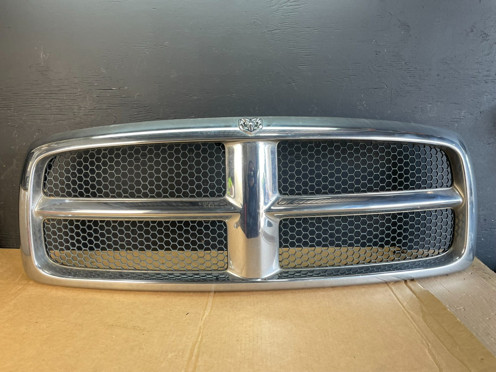 2002 to 2005 Dodge Ram 1500 Upper Front Grill Grille ae0825 DG0