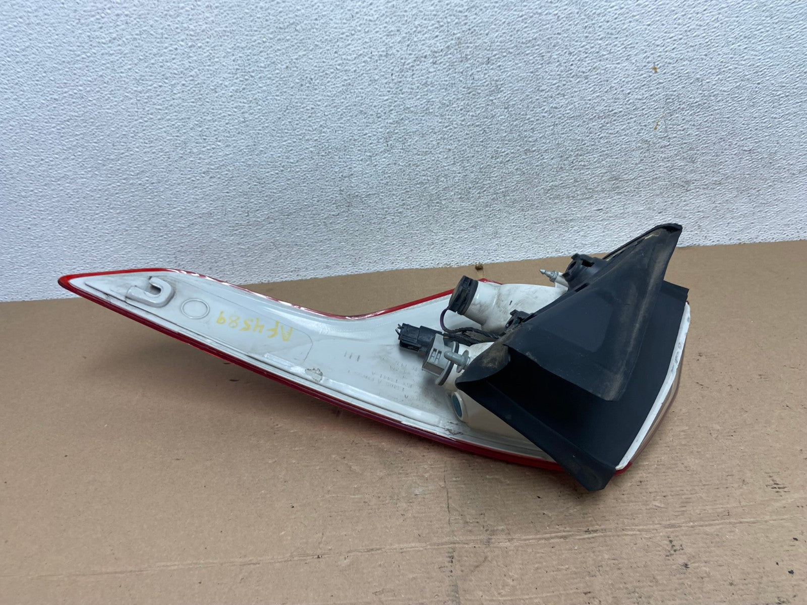 2013 to 2016 Ford Escape Left Driver LH Side Tail Light AF4589 LK4