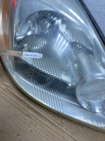 2004-2005 Toyota Sienna Right Passenger Halogen Headlight AD3963 DW4