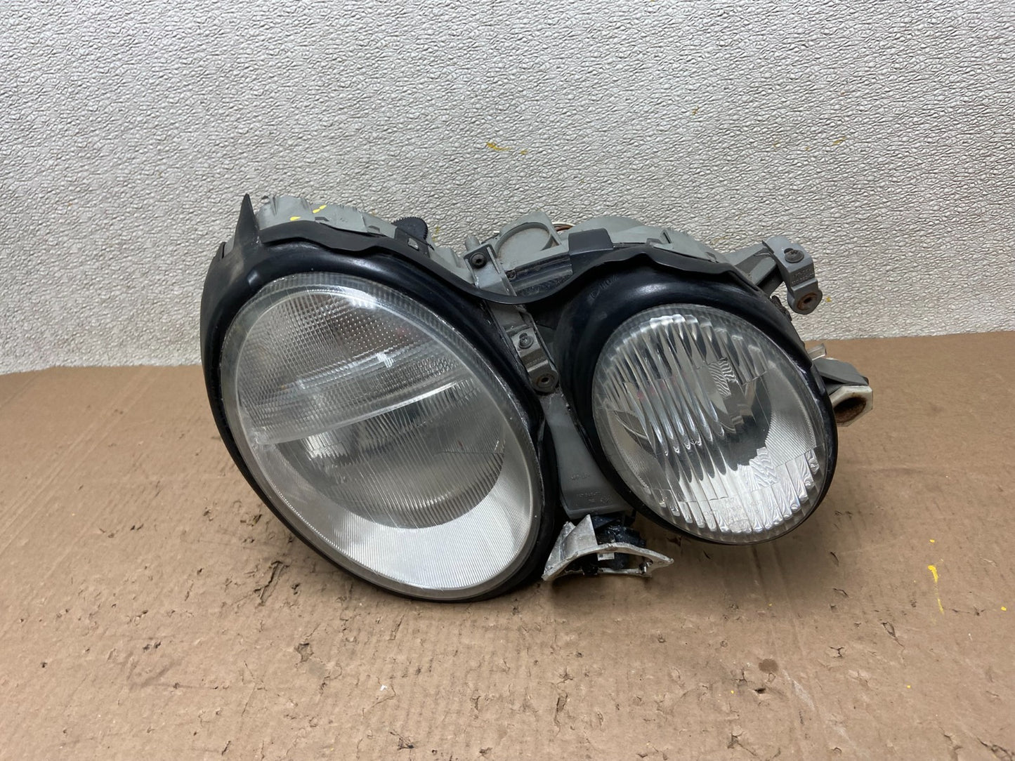 2000-2002 Mercedes E E320 E430 Right Passenger Xenon HID Headlight OEM Y0308 DG0