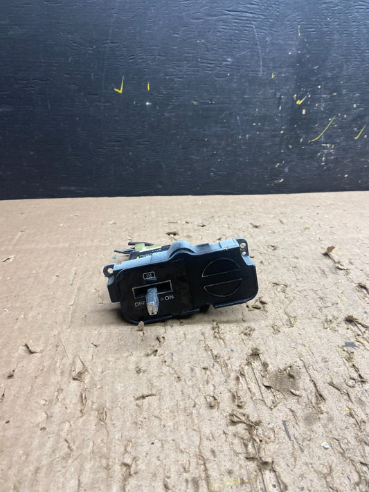 1985 Chrysler Chrysler Fifth Avenue 3747641 Rear Defogger Switch T8803 PS0