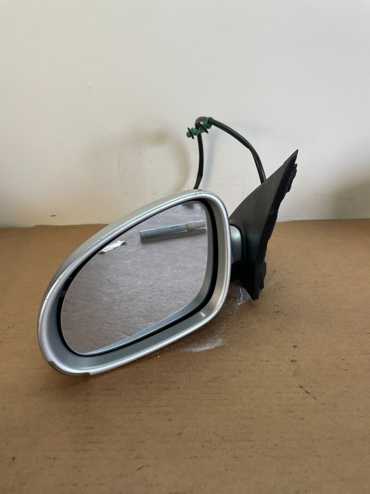2006-2010 Volkswagen Jetta Left Driver View Door Mirror AG0639 DW2