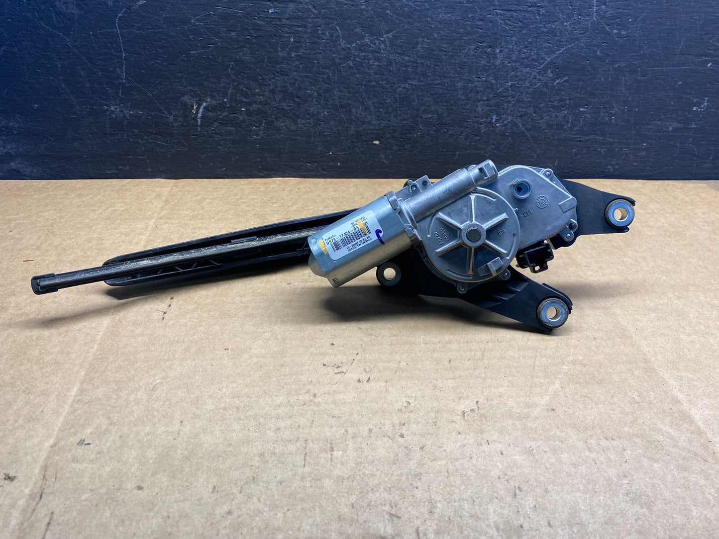 2020 to 2023 Ford Explorer Rear Windshield Wiper Motor ad7517 DG5