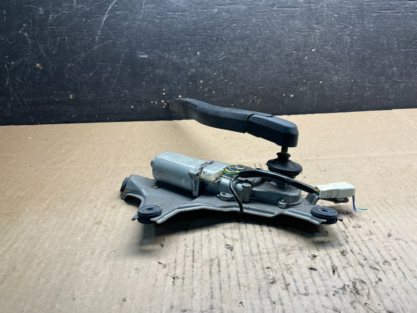 2004 to 2009 Toyota Prius Rear Wiper Windshield Motor u9257 DG1