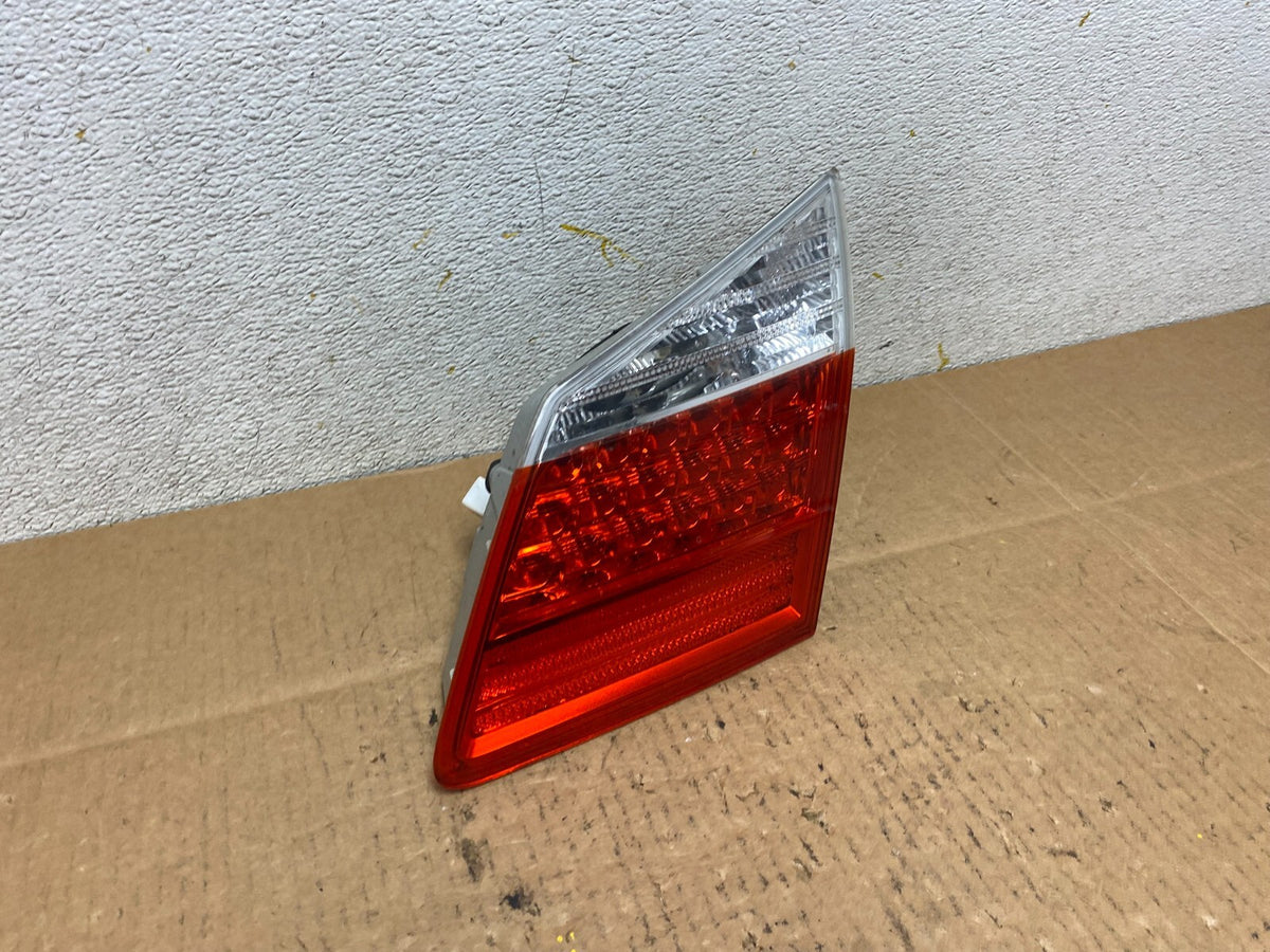 2009-2011 Hyundai Genesis Sedan Right Passenger Inner Tail Light N4548 DW2