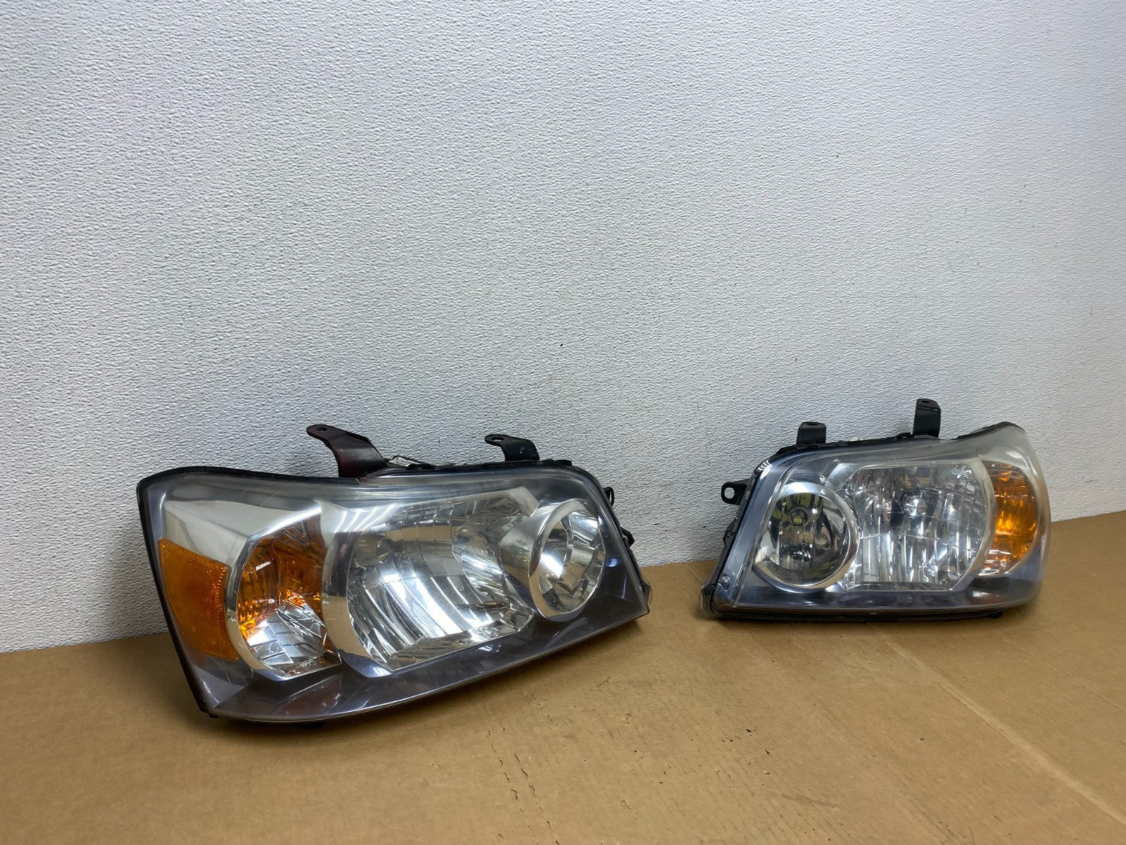 2004 2005 2006 Toyota Highlander Headlights Left+Right Side AC8425 DW2