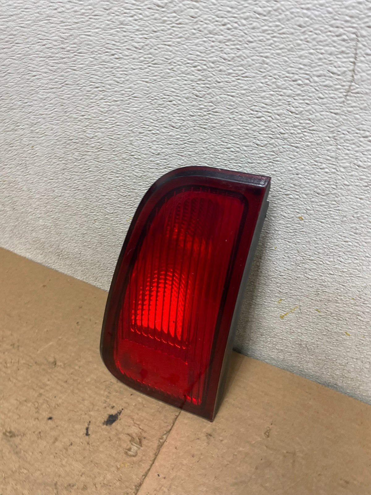 2003-2006 Lincoln Navigator Right Passenger RH Inner Tail Light OEM P6809 DW1