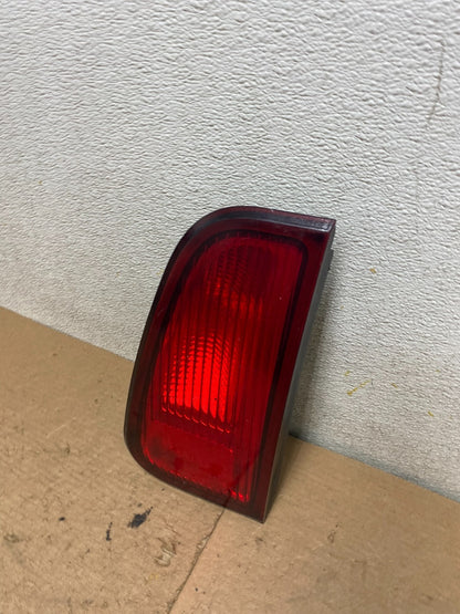 2003-2006 Lincoln Navigator Right Passenger RH Inner Tail Light OEM P6809 DW1