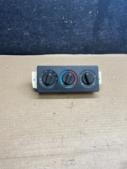 2003 to 2006 GMC Sierra Heater Climate Control AH1584 DG0