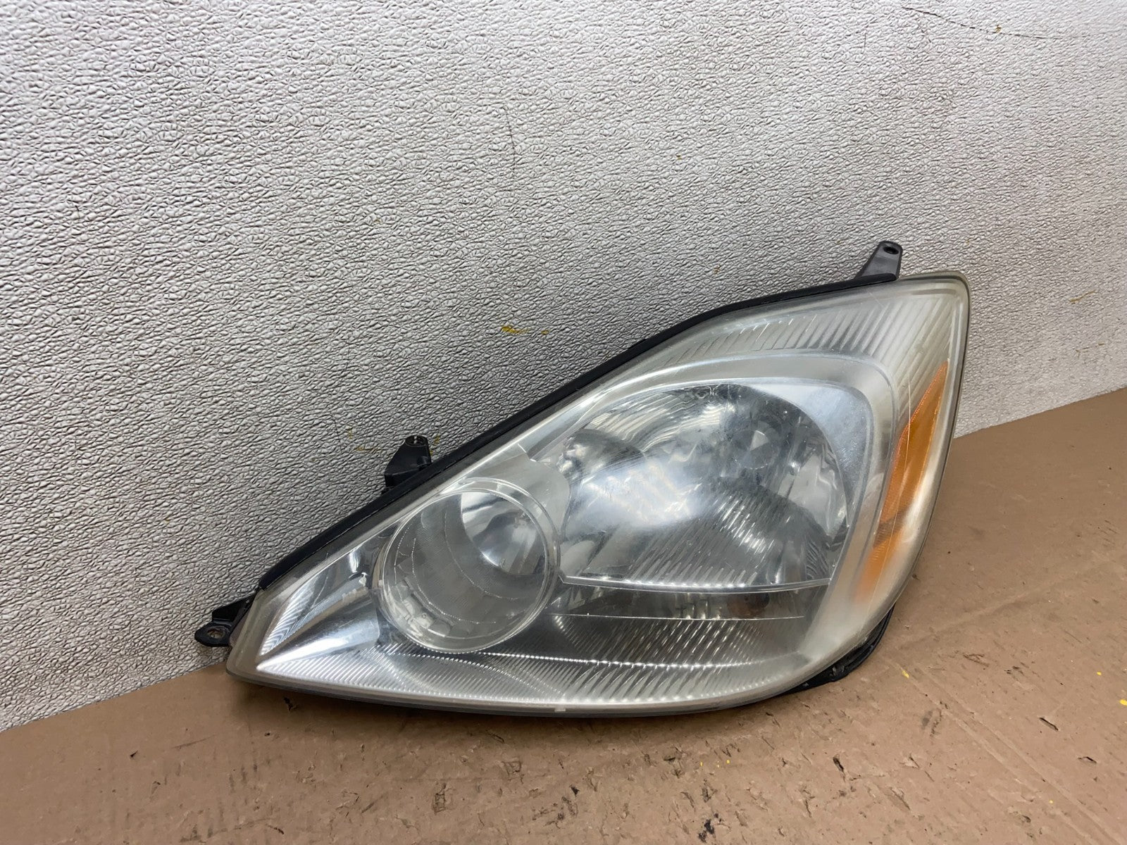2004-2005 Toyota Sienna Left Driver LH Side Halogen Headlight Y0328 DW2