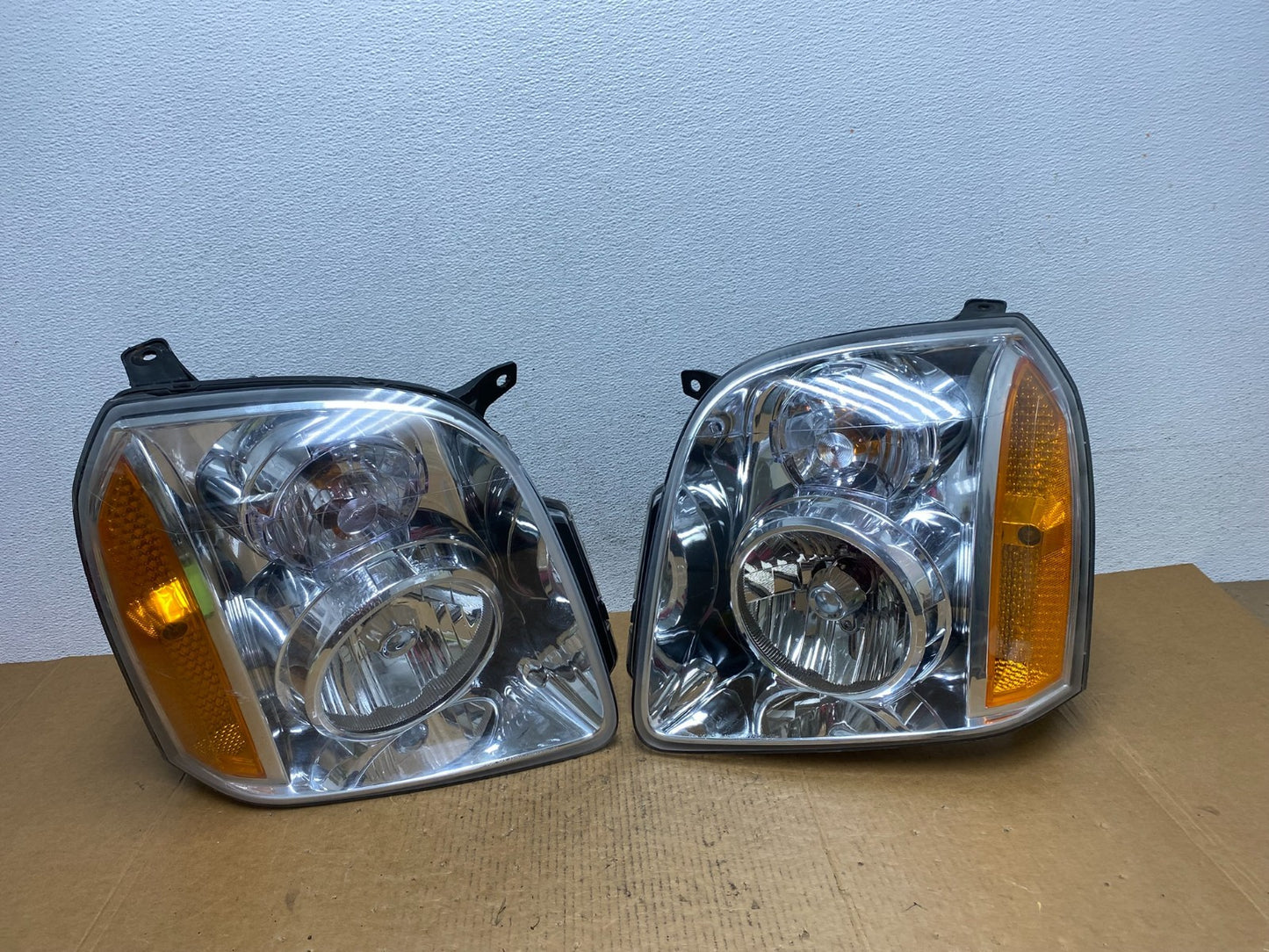 2007 - 2014 GMC Yukon Halogen Headlights Left+Right Side Set AE0581 DW0
