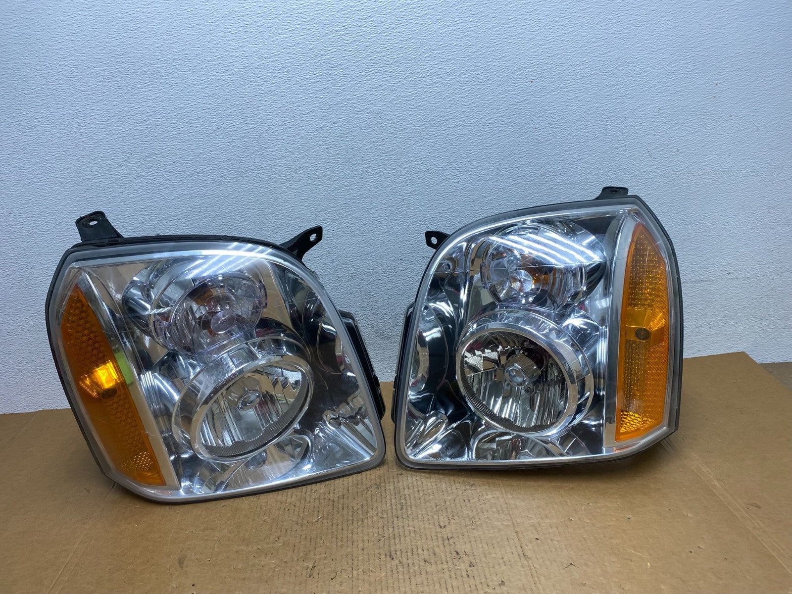2007 - 2014 GMC Yukon Halogen Headlights Left+Right Side Set AE0581 DW0