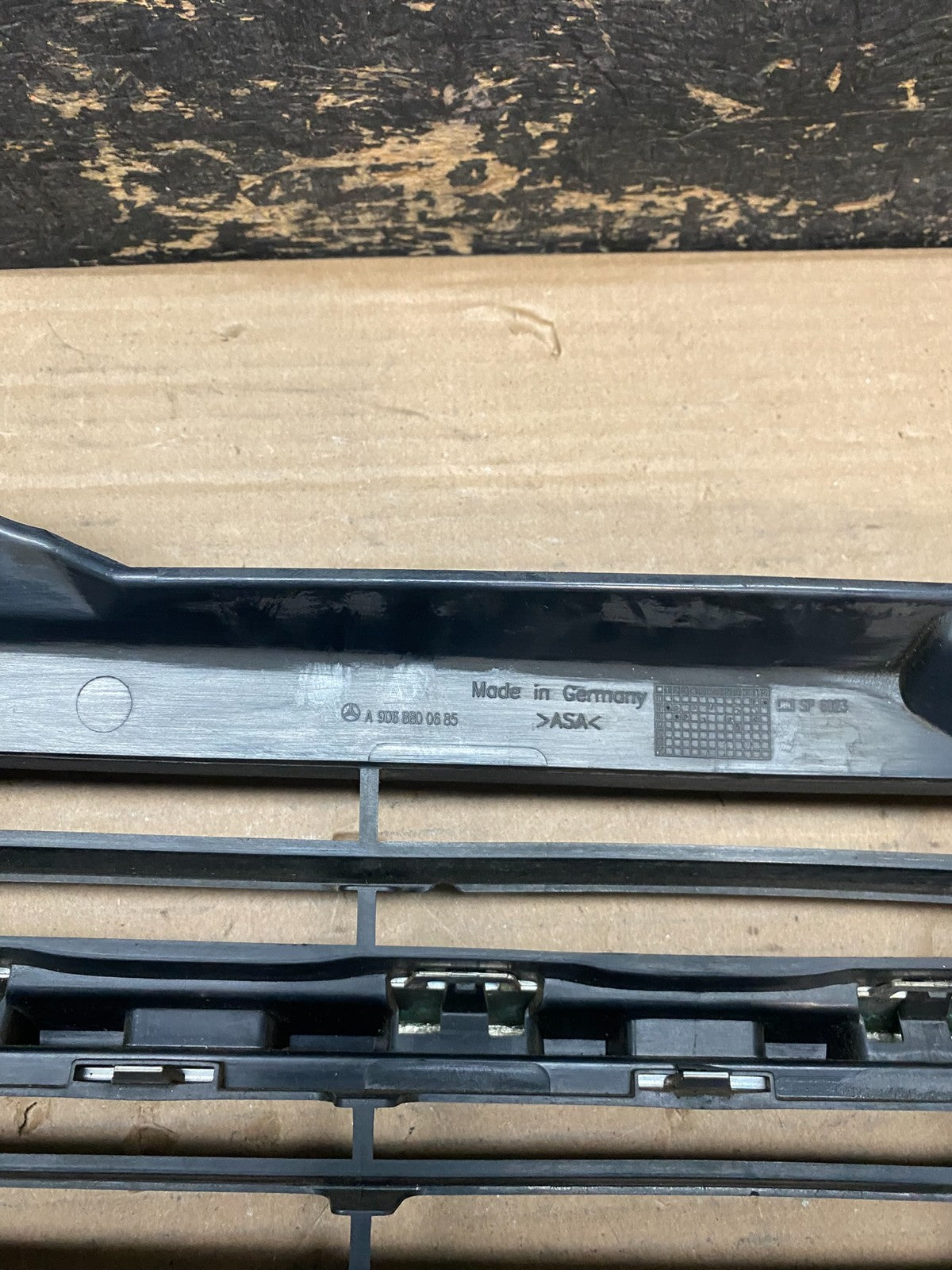 2009 to 2011 Freightliner Sprinter Front Upper Chrome Grill Grille U7903 DG13