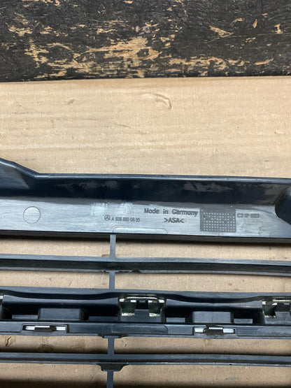 2009 to 2011 Freightliner Sprinter Front Upper Chrome Grill Grille U7903 DG13
