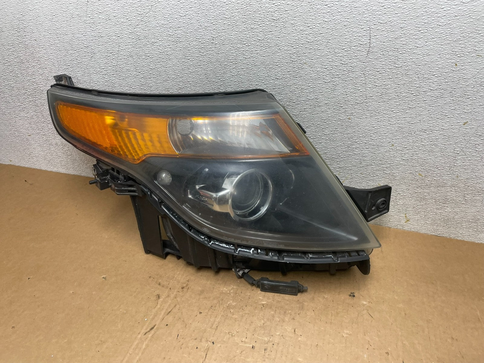 2011 to 2015 Ford Explorer Police Right Passenger Halogen Headlight Oem Q6808 DW1