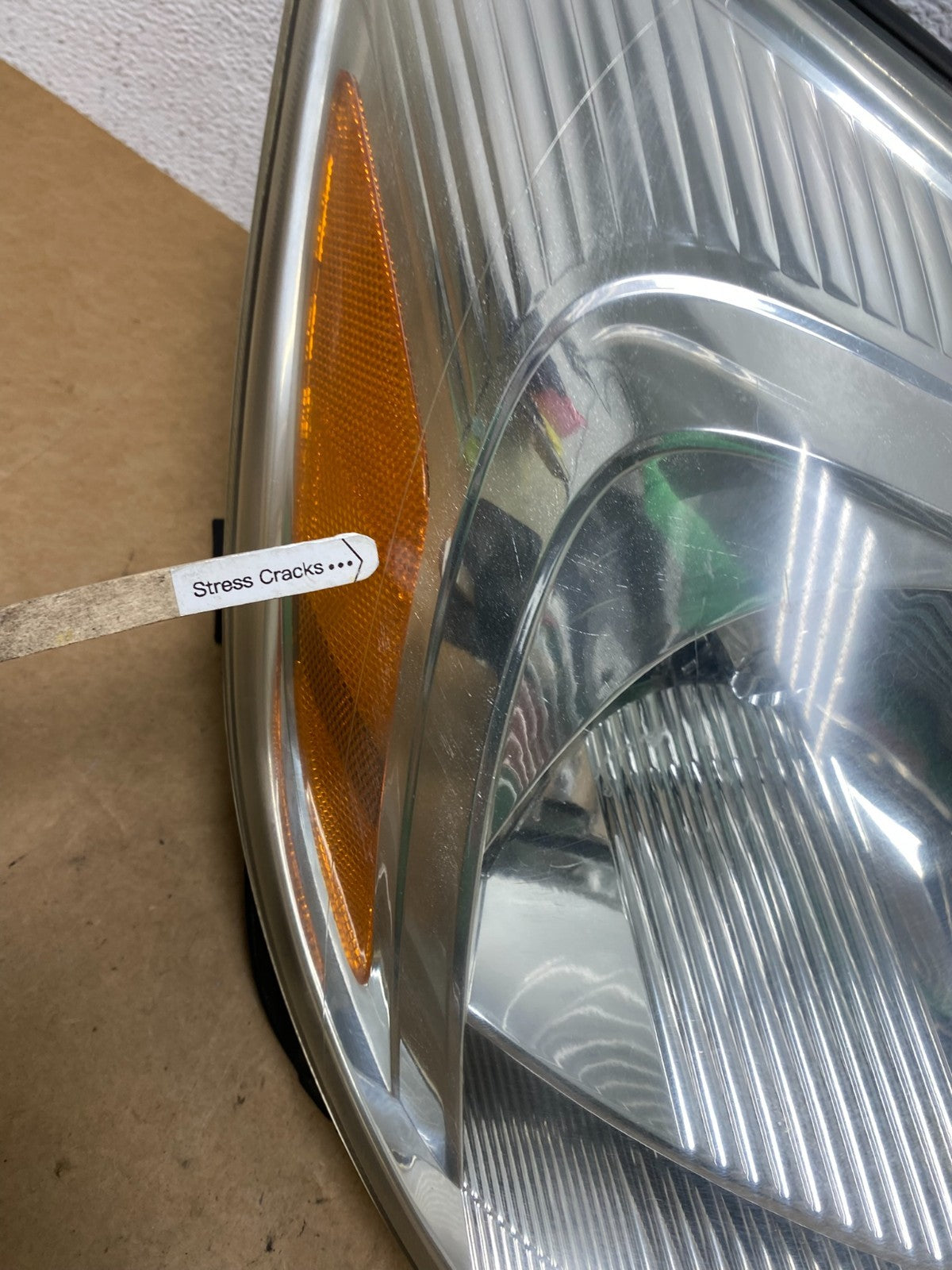 2004-2005 Toyota Sienna Right Passenger Halogen Headlight AE3168 DW4