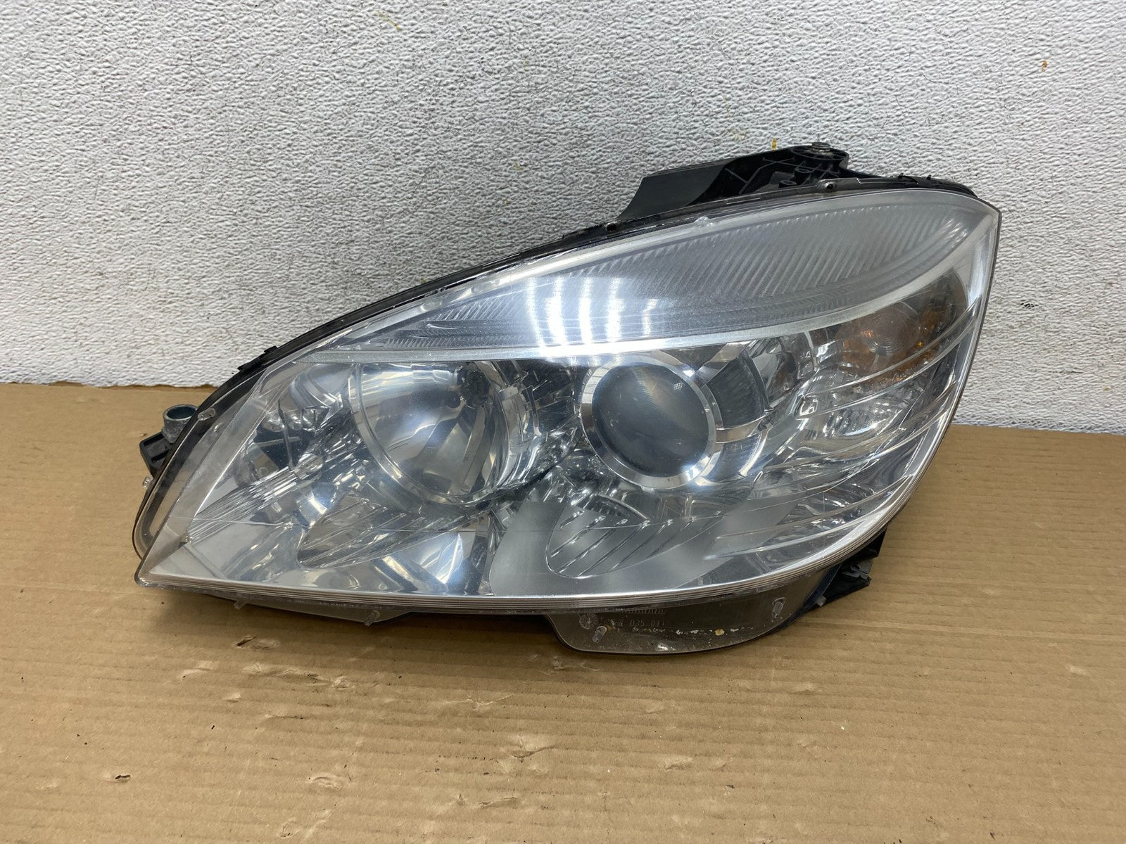 2008-2011 Mercedes C-Class C350 C300 Left Driver Halogen Headlight AG9333 DW0