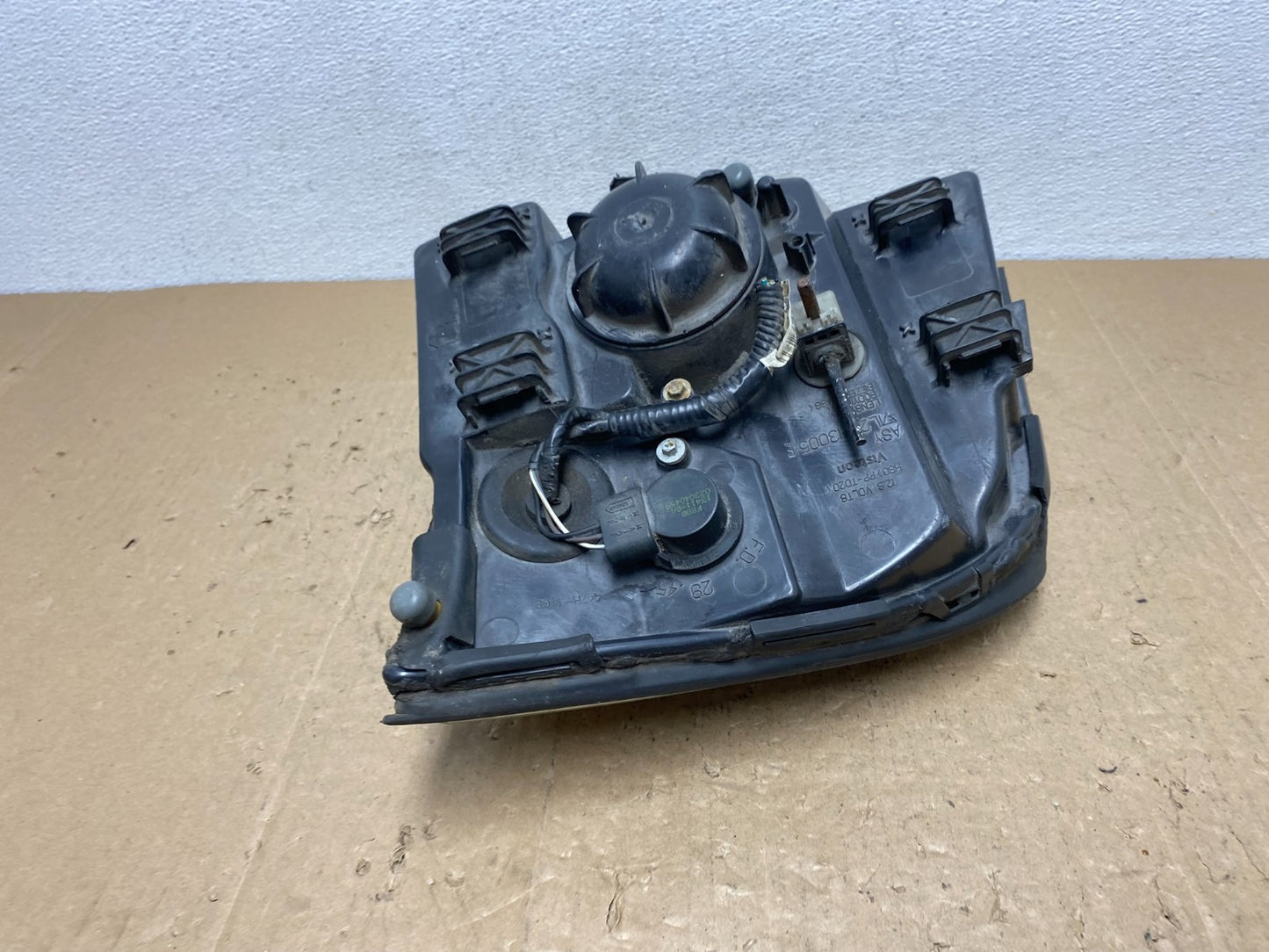 2002-2005 Mercury Mountaineer Right Passenger Halogen Headlight AC6046 DW6