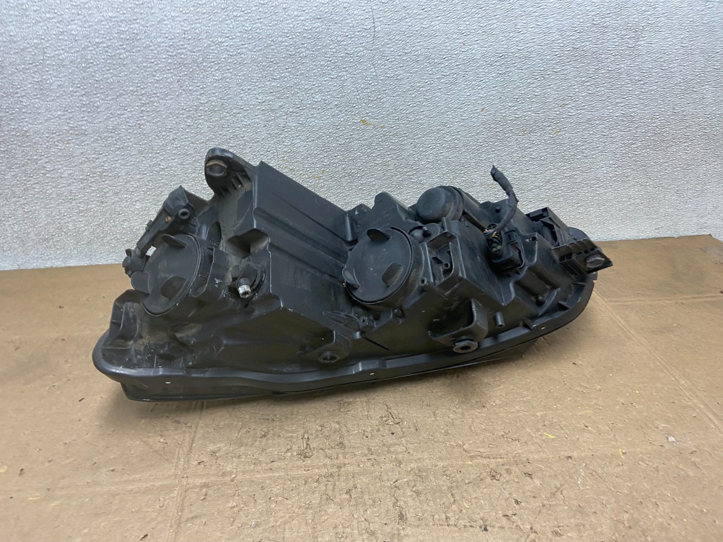 2012-2015 Volkswagen Passat Right Passenger RH  Halogen Headlight OEM Y8318 DW5