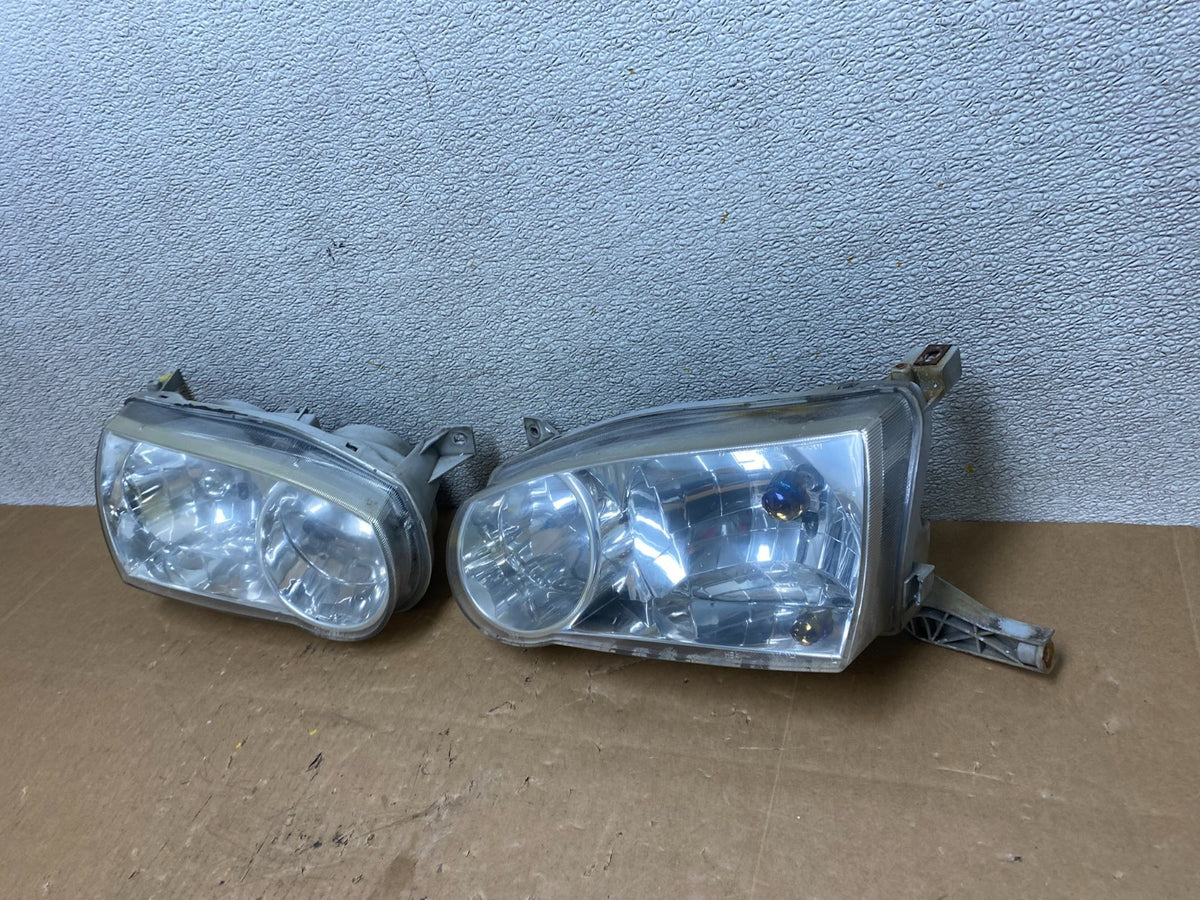 2001-2002 Toyota Corolla Left+Right Side Halogen Headlights V4977 DW1