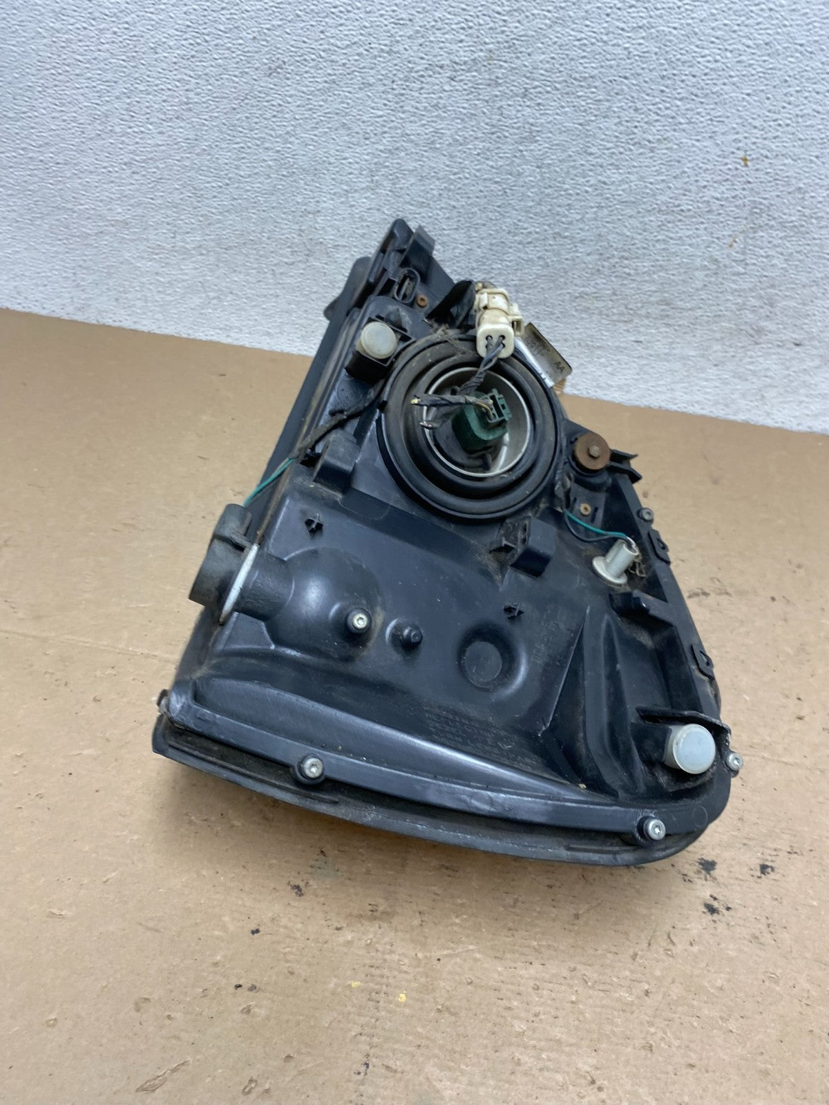 2004 - 2007 Ford Freestar Right Passenger RH Side Headlight Halogen AF5015 DW6