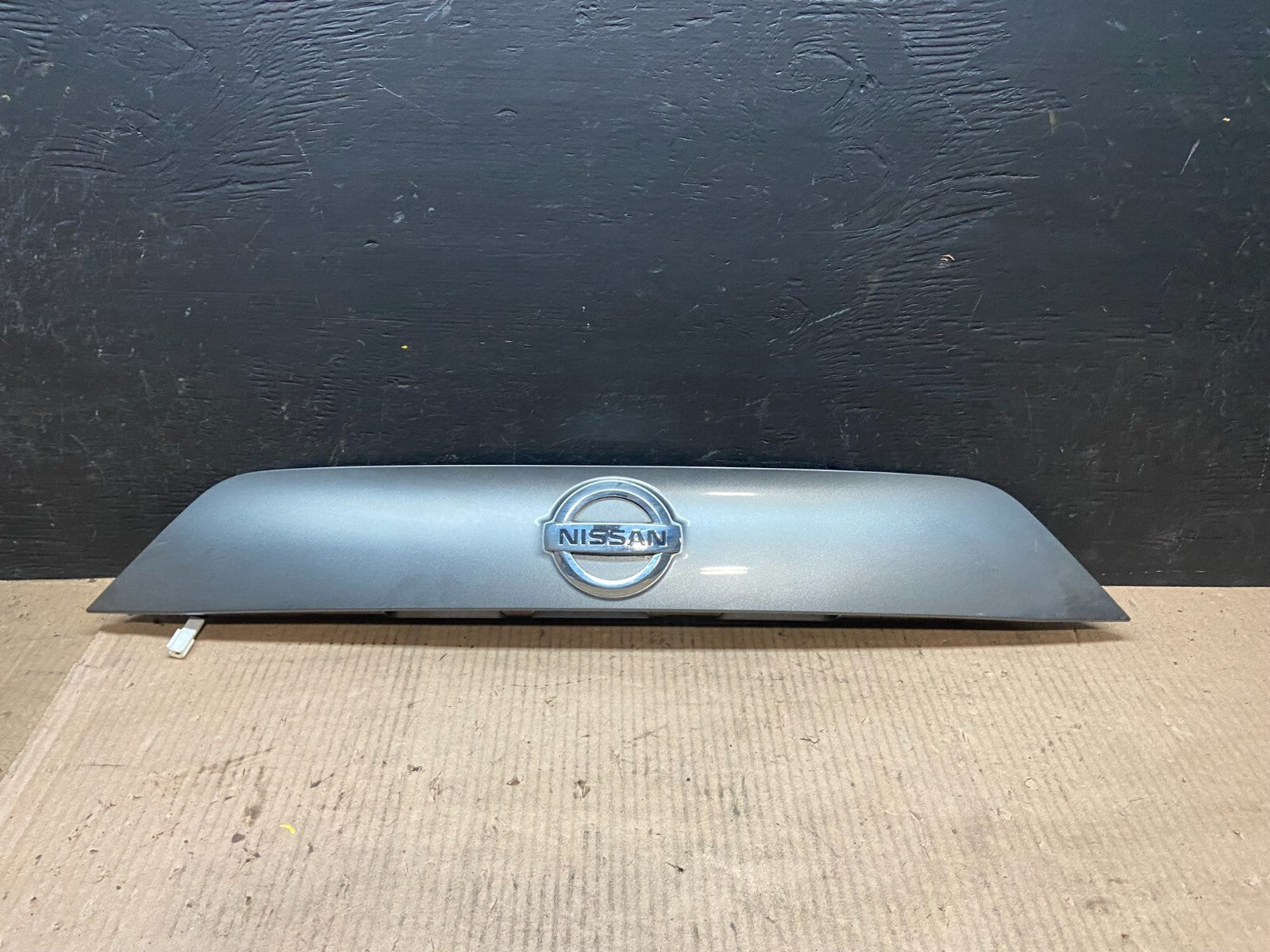 2017 to 2020 Nissan Rogue Sport Tailgage Trim Handle Molding E4732 DG10